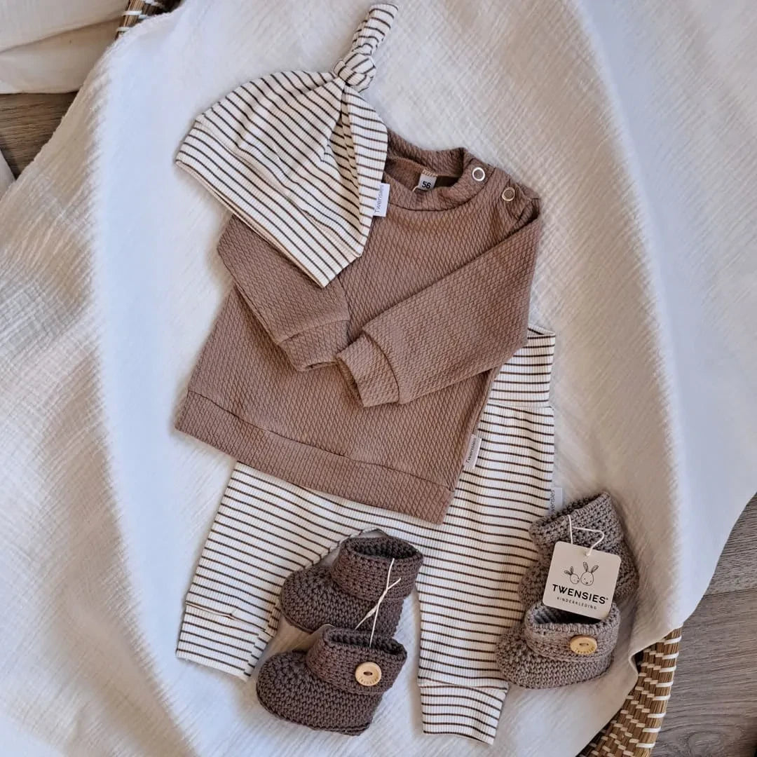 Mutsje taupe stripe